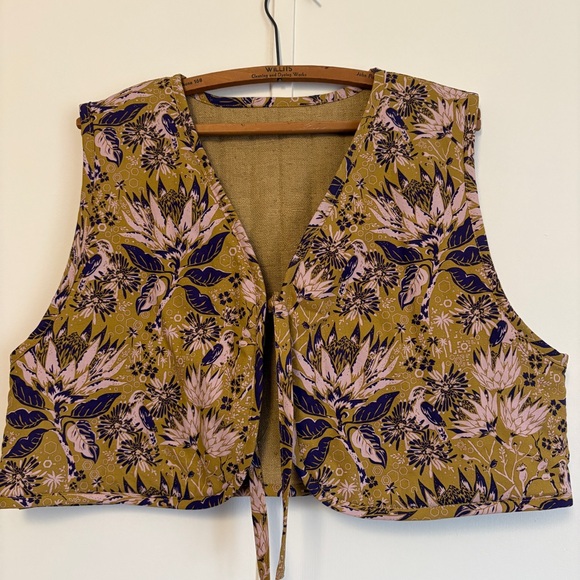 Reversible Quilted Tie-Front Vest - Picture 7 of 12